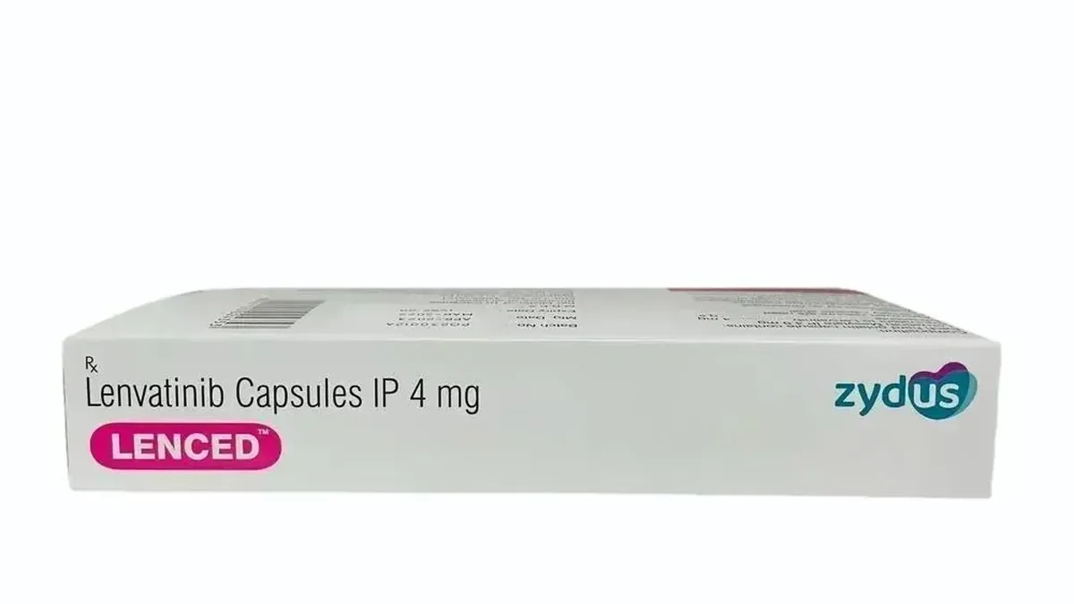 医生向患者解释乐伐替尼4mg用法用量